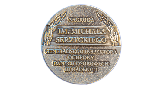 Zdjęcie przedstawiające pierwszą stronę medalu wręczanego laureatom Nagrody im. Michała Serzyckiego. 