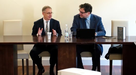 Zdjęcie Prezesa UODO, Mirosława Wróblewskiego oraz Dziekana Rady OIRP we Wrocławiu, mec. Tomasza Schefflera