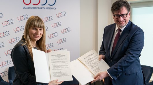 Zdjęcie przedstawiające Monikę Horna-Cieślak, Rzeczniczkę Praw Dziecka oraz Mirosława Wróblewskiego, Prezesa UODO