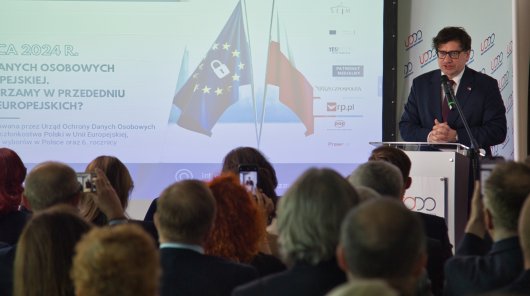 Zdjęcie uczestników konferencji „Ochrona danych osobowych w UE. Dokąd zmierzamy w przededniu wyborów europejskich?”