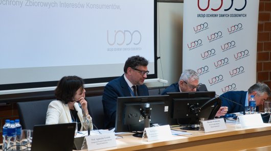 Zdjęcie - konferencja naukowa „Ochrona danych osobowych w świetle aktu o sztucznej inteligencji i innych aktów wdrażających europejską strategię danych”