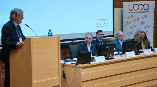 Zdjęcie - konferencja naukowa „Ochrona danych osobowych w świetle aktu o sztucznej inteligencji i innych aktów wdrażających europejską strategię danych”