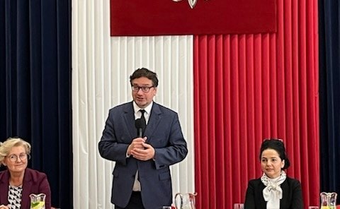 Zdjęcie przedstawiające od lewej strony: Anna Borowczak
Inspektor Ochrony Danych Urząd Miasta Kraków, prezes UODO - Mirosław Wróblewski, po prawej stronie Monika Krasińska Dyrektor Departamentu Orzecznictwa i Legislacji UODO.