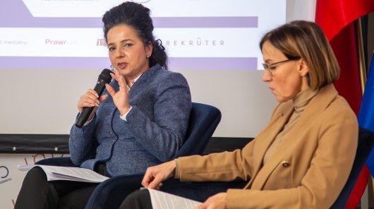 Zdjęcie przedstawiające uczestników panelu dyskusyjnego Seminarium „Ochrona zdrowia w zatrudnieniu a RODO” – relacja