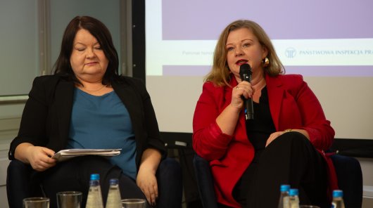 Zdjęcie Marlenę Sakowską-Baryłę Społeczny Zespół Ekspertów przy PUODO oraz Arletę Nerkę z Akademii Leona Koźmińskiego 