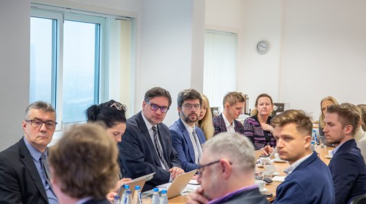 Zdjęcie ze spotkania członków Koalicji AI i innowacji w zdrowiu z Prezesem UODO