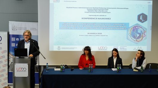 Konferencja „Europejska przestrzeń danych dot. zdrowia – wyzwanie dla Europy. Wdrażanie rozwiązań w erze AI, Big Data i medycyny spersonalizowanej”. Wydarzenie zostało zorganizowane przez Prezesa Urzędu Ochrony Danych Osobowych wraz z Wydziałem Prawa i Administracji Uniwersytetu Warszawskiego (UW), Wydziałem Medycznym UW, Instytutem Nauk Prawnych Polskiej Akademii Nauk oraz Naczelną Izbą Lekarską.