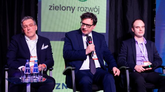 W środku: zdjęcie przedstawiające Prezesa UODO Mirosława Wróblewskiego  