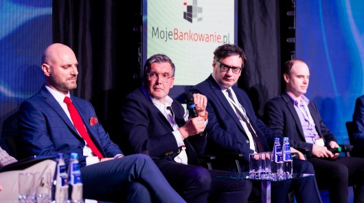 Drugi od prawej strony:  Prezes UODO Mirosław Wróblewski  