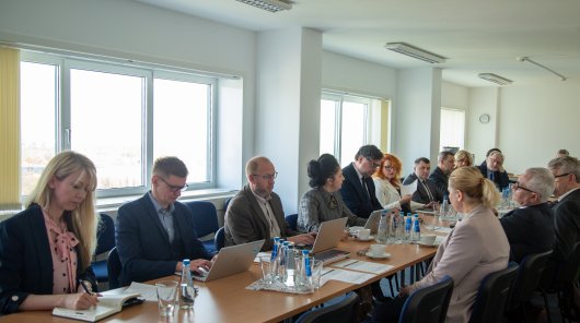 Zdjęcie przedstawiające debatę „Okrągły stół dla rejestrów medycznych”