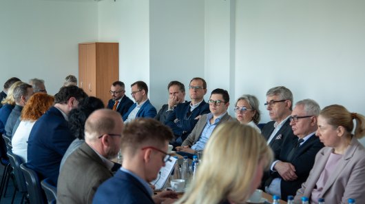 Zdjęcie przedstawiające debatę „Okrągły stół dla rejestrów medycznych”