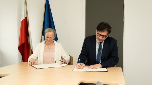 Zdjęcie przedstawiające Mirosława Wróblewskiego - prezesa UODO oraz prezes Fundacji PPL Joannę Bochniarz 