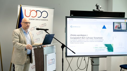 Zdjęcie z seminarium on-line pt. „Europejskie Ramy Cyfrowej Tożsamości (eIDAS2) w praktyce – nowe możliwości identyfikacji i uwierzytelniania w służbie ochrony danych. Korzyści i potencjał rozwoju dla biznesu i sektora publicznego”