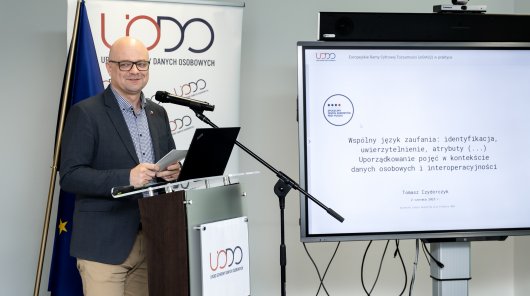 Zdjęcie z seminarium on-line pt. „Europejskie Ramy Cyfrowej Tożsamości (eIDAS2) w praktyce – nowe możliwości identyfikacji i uwierzytelniania w służbie ochrony danych. Korzyści i potencjał rozwoju dla biznesu i sektora publicznego”