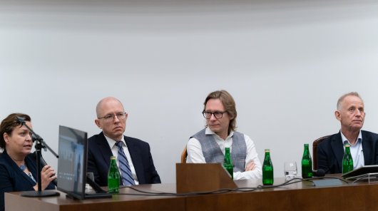 Zdjęcie z międzynarodowej konferencji pt. „Technologie kwantowe: zagrożenia, wyzwania i szanse dla cyberbezpieczeństwa i ochrony danych osobowych”. 