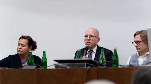 Zdjęcie z międzynarodowej konferencji pt. „Technologie kwantowe: zagrożenia, wyzwania i szanse dla cyberbezpieczeństwa i ochrony danych osobowych”. 