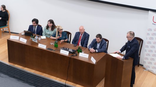 Zdjęcie z międzynarodowej konferencji pt. „Technologie kwantowe: zagrożenia, wyzwania i szanse dla cyberbezpieczeństwa i ochrony danych osobowych”. 