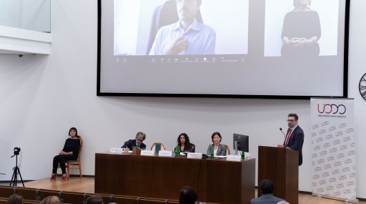 Zdjęcie z międzynarodowej konferencji pt. „Technologie kwantowe: zagrożenia, wyzwania i szanse dla cyberbezpieczeństwa i ochrony danych osobowych”. 