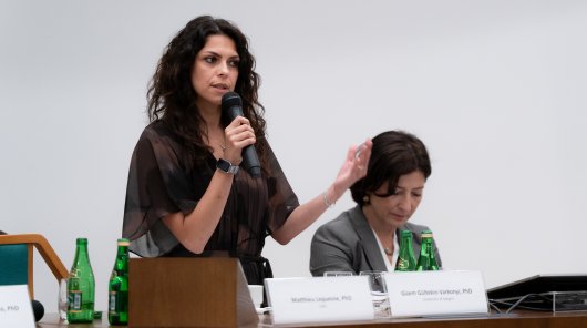 Zdjęcie z międzynarodowej konferencji pt. „Technologie kwantowe: zagrożenia, wyzwania i szanse dla cyberbezpieczeństwa i ochrony danych osobowych”. 