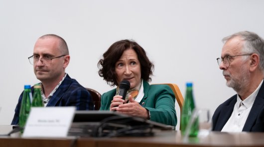 Zdjęcie z międzynarodowej konferencji pt. „Technologie kwantowe: zagrożenia, wyzwania i szanse dla cyberbezpieczeństwa i ochrony danych osobowych”. 