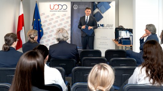 Zdjęcie z uroczystości wręczenia nagród XIII edycji konkursu na esej dla studentów