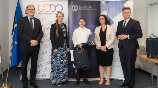 Zdjęcie z uroczystości wręczenia nagród XIII edycji konkursu na esej dla studentów