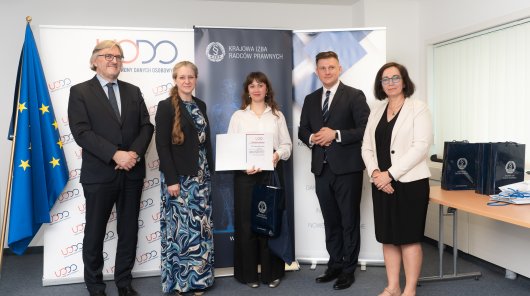 Zdjęcie z uroczystości wręczenia nagród XIII edycji konkursu na esej dla studentów