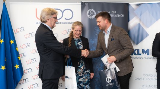 Zdjęcie z uroczystości wręczenia nagród XIII edycji konkursu na esej dla studentów