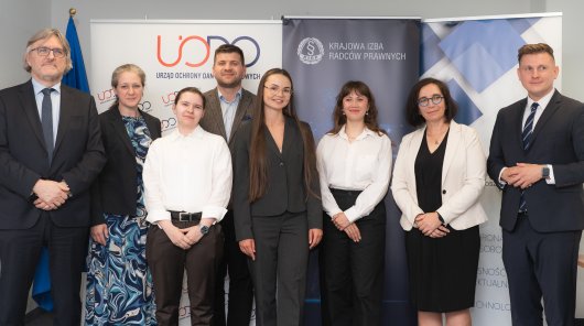 Zdjęcie z uroczystości wręczenia nagród XIII edycji konkursu na esej dla studentów