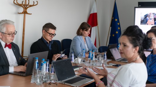 zdjęcie z 18 czerwca br. w siedzibie UODO gdzie dyskutowano o możliwościach stworzenia kodeksu postępowania dla branży wyrobów medycznych