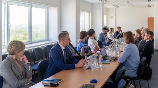 zdjęcie z 18 czerwca br. w siedzibie UODO gdzie dyskutowano o możliwościach stworzenia kodeksu postępowania dla branży wyrobów medycznych