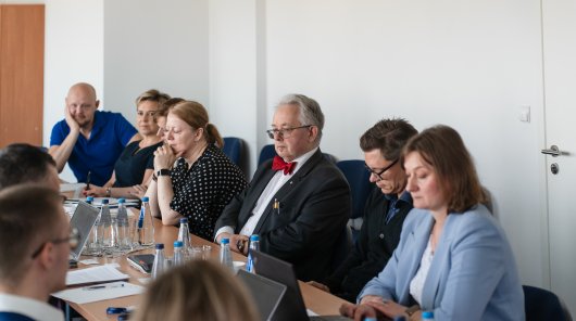 zdjęcie z 18 czerwca br. w siedzibie UODO gdzie dyskutowano o możliwościach stworzenia kodeksu postępowania dla branży wyrobów medycznych