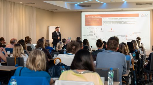 Zdjęcie z Konferencji Stowarzyszenia Praktyków Ochrony Danych (SPOD) pt. „RODOwskazy w Falentach”, która odbyła się w dniach 22 - 24 września 2025