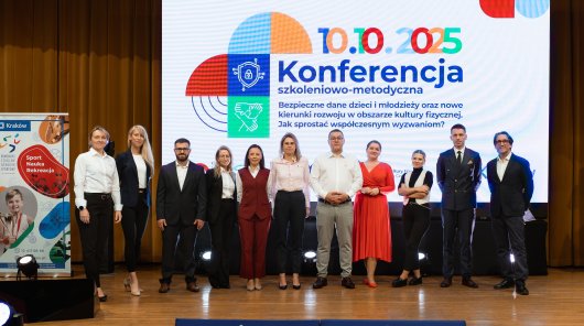 Zdjęcie przestawia uczestników i ekspertów UODO 