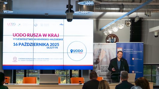 Zdjęcie z ogólnopolskiej inicjatywy „UODO rusza w kraj”, której celem jest wzmacnianie świadomości społecznej w zakresie ochrony danych osobowych i odpowiedzialnego korzystania z nowych technologii.