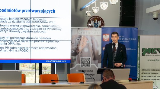 Zdjęcie z ogólnopolskiej inicjatywy „UODO rusza w kraj”, której celem jest wzmacnianie świadomości społecznej w zakresie ochrony danych osobowych i odpowiedzialnego korzystania z nowych technologii.