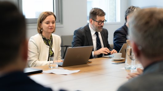 27 października 2025 r. w siedzibie UODO w Warszawie odbyło się spotkanie kierownictw Urzędu Ochrony Danych Osobowych i Krajowego Biura Wyborczego