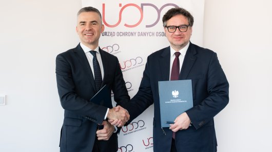 Zdjęcie - Mirosław Wróblewski, prezes Urzędu Ochrony Danych Osobowych oraz Przemysław Rosati, prezes Naczelnej Rady Adwokackiej podpisali porozumienie o współpracy pomiędzy UODO a NRA