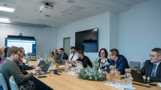 Zdjęcie ze spotkania Społecznego Zespołu Ekspertów przy Prezesie UODO i Grupy Roboczej ds. sztucznej inteligencji