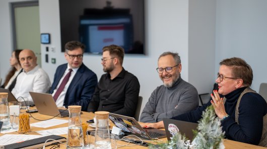 Zdjęcie ze spotkania Społecznego Zespołu Ekspertów przy Prezesie UODO i Grupy Roboczej ds. sztucznej inteligencji