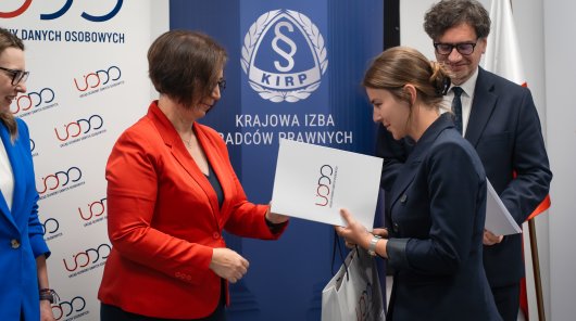 zdjęcie z 11 czerwca 2026 r., gdzie w siedzibie Urzędu Ochrony Danych Osobowych odbyło się uroczyste wręczenie nagród laureatom XIV edycji konkursu na esej dla studentów prawa i administracji.