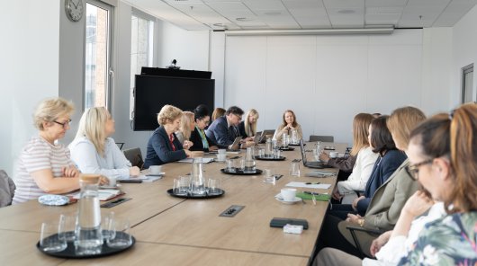 zdjęcie Prezes Urzędu Ochrony Danych Osobowych Mirosław Wróblewski spotkał się z prezesem Kasy Rolniczego Ubezpieczenia Społecznego Tomaszem Ślusarczykiem. Prezesi wraz ze współpracownikami spotkali się żeby omówić bieżące wyzwania związane z ochroną danych osobowych oraz możliwością zacieśnienia współpracy między obiema instytucjami.