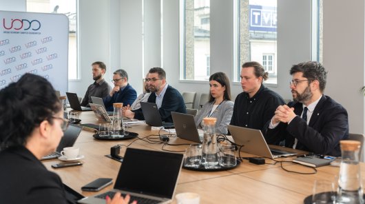 Zdjęcie - 21 lipca 2026 r. w siedzibie Urzędu Ochrony Danych Osobowych odbyło się spotkanie przedstawicieli Urzędu Ochrony Danych Osobowych oraz Urzędu Komunikacji Elektronicznej